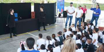 En Paila Arriba los niños gozaron con los títeres