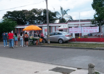 Estudiantes de Univalle Tuluá cierran sede en protesta por incumplimiento del gobierno nacional