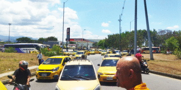 Por altos costos del gas paró el transporte; conductores aseguran que en Tuluá se pagan las tarifas más caras