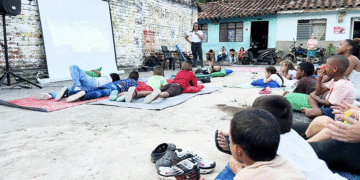 El cine viajero cautiva a los guacariceños