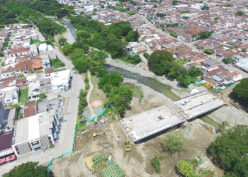 El puente de La Primera en Buga avanza a buen ritmo; comunicará a los barrios El albergue y El Carmelo de la Ciudad Señora