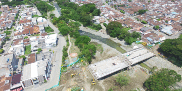 El puente de La Primera en Buga avanza a buen ritmo; comunicará a los barrios El albergue y El Carmelo de la Ciudad Señora
