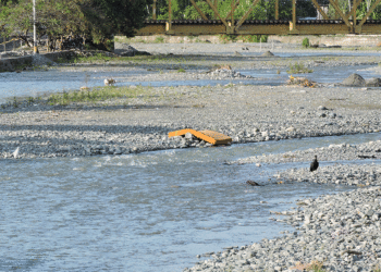 El río Tuluá está convertido en un botadero de basura y desechos (Más Caucherazos aquí) 👇🏽 