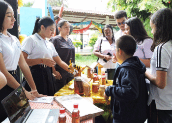 Estudiantes del María Auxiliadora enseñaron sus dotes empresariales