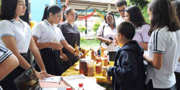 Estudiantes del María Auxiliadora enseñaron sus dotes empresariales