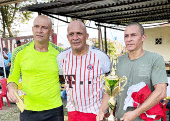 La Pesquera, gran campeón del torneo de fútbol Cabellos de Plata