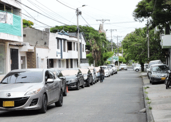 La fea costumbre de los tulueños de estacionar en los andenes (Más Caucherazos aquí) 👇🏽 