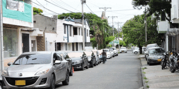 La fea costumbre de los tulueños de estacionar en los andenes (Más Caucherazos aquí) 👇🏽 