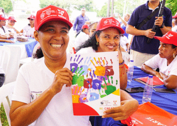 Programas de empleo y vivienda fortalecen el papel de madres comunitarias en el Valle del Cauca