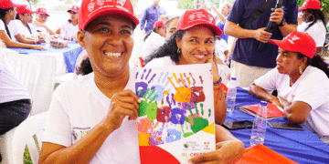 Programas de empleo y vivienda fortalecen el papel de madres comunitarias en el Valle del Cauca