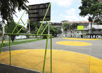 Calle arriba, calle abajo en el barrio La Santa Cruz