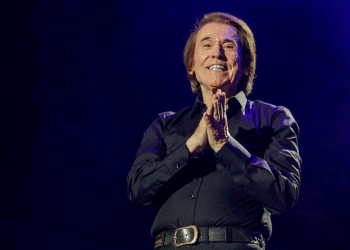 Raphael hospitalizado tras sufrir un accidente cerebrovascular durante la grabación de un programa de televisión