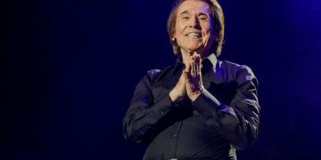 Raphael hospitalizado tras sufrir un accidente cerebrovascular durante la grabación de un programa de televisión