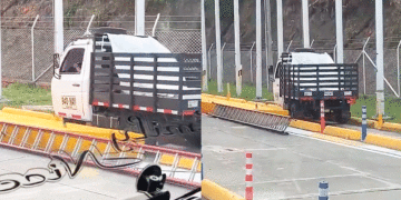 Conductor de motocarro queda atrapado en carril exclusivo para motos en peaje de Betania