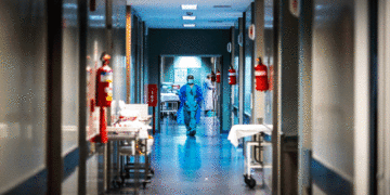 Exministros de salud alertan sobre el colapso del sistema: predicen agravamiento en 2025