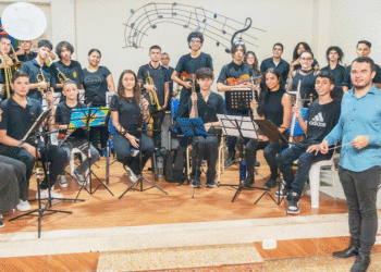 Jóvenes caicedonitas deslumbran con su talento musical en la Casa de la Cultura