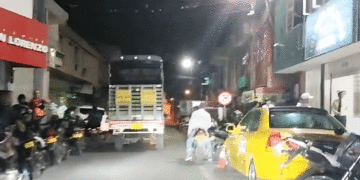 Las calles tulueñas se han convertido en parqueadero (Más Caucherazos aquí) 👇🏽 