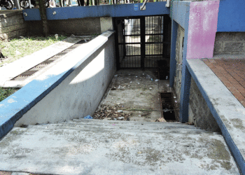 Los baños que nunca funcionaron y siguen sin funcionar