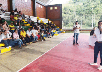 Salónica estrena renovado coliseo deportivo