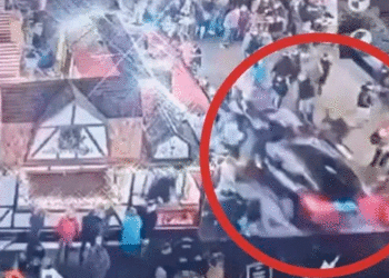 Tragedia en Alemania: Un automóvil embiste a multitud en mercado navideño