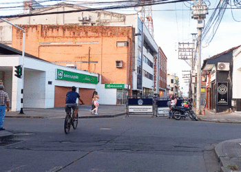 Acordonan sede de la Fiscalía y Alcaldía en Tuluá como medida de precaución tras explosiones en Riofrío