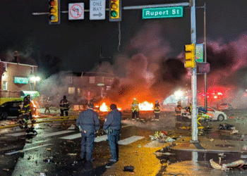 Avión médico con matrícula mexicana se estrella en Filadelfia: varias casas afectadas y múltiples heridos