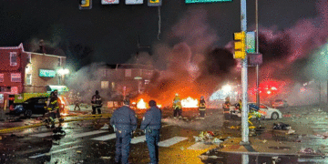 Avión médico con matrícula mexicana se estrella en Filadelfia: varias casas afectadas y múltiples heridos