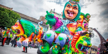 El Carnaval de Negros y Blancos culminó con un desfile lleno de creatividad y tradición