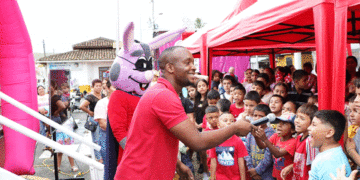 El doctor ‘Muelitas’ lleva sonrisas y educación bucal a los niños de Yotoco