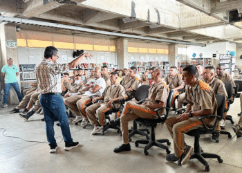 Internos de la Cárcel en Tuluá aprendieron a usar el aceite usado