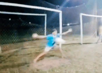 Joven portero muere tras detener un penalti; la atención médica tardó 11 horas