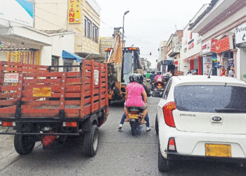 Movilización de maquinaria pesada sin precaución pone en riesgo las vías de Tuluá