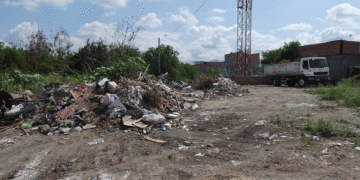 Nueva jornada de limpieza en Guayacanes: Recolectan escombros en zona escolar