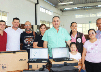 Usuarios de la biblioteca en Trujillo reciben herramientas tecnológicas