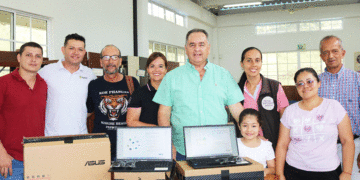 Usuarios de la biblioteca en Trujillo reciben herramientas tecnológicas