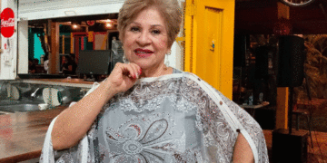 Adiela López regresa al escenario musical con su emotivo sencillo «La Enredadera»