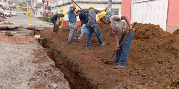 Avanzan obras de alcantarillado en la Orqueta de Lucila en Sevilla