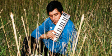 Ciudad Plutón presenta «Centenario Boy», un viaje sonoro con esencia ochentera