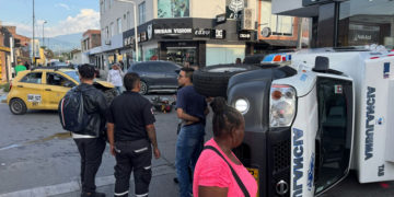 Accidente en el centro de Tuluá; ambulancia se habría pasado el semáforo en rojo