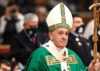 El papa Francisco enfrenta un cuadro clínico complejo