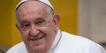 El papa Francisco fue hospitalizado en Roma