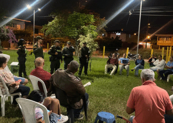 Policía socializa estrategias de seguridad con la comunidad en Tuluá