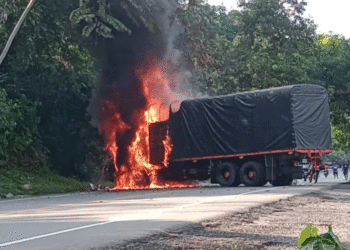 “¡No me quemen el carrito!”: conductor llora tras ataque del ELN en Chocó