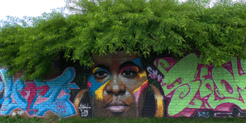 En Tuluá, los muros vacíos y fríos se llenan de alegría a través del arte urbano