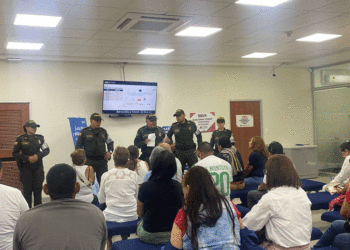 Policía Comunitaria de Tuluá lidera campaña preventiva contra delitos bancarios