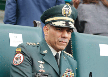 Exgeneral Zapateiro es señalado por presunto acoso a una contratista del Ejército