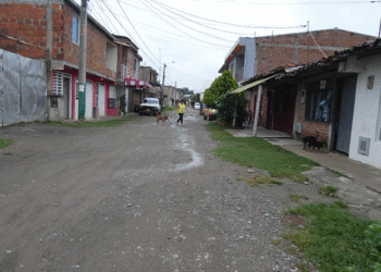 Calle arriba, calle abaja en el barrio Santa Teresa: reclaman alcantarillado