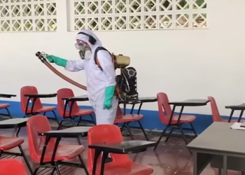 Toro refuerza medidas contra el dengue con fumigación en escuelas