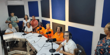 Jornada de alfabetización digital conecta a adultos mayores de Buga con las TIC