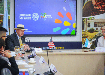 Gobernadora del Valle promueve oportunidades de inversión ante delegados de Estados Unidos